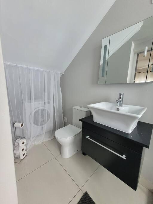 Downstairs @38 Apartment Port Elizabeth Bagian luar foto
