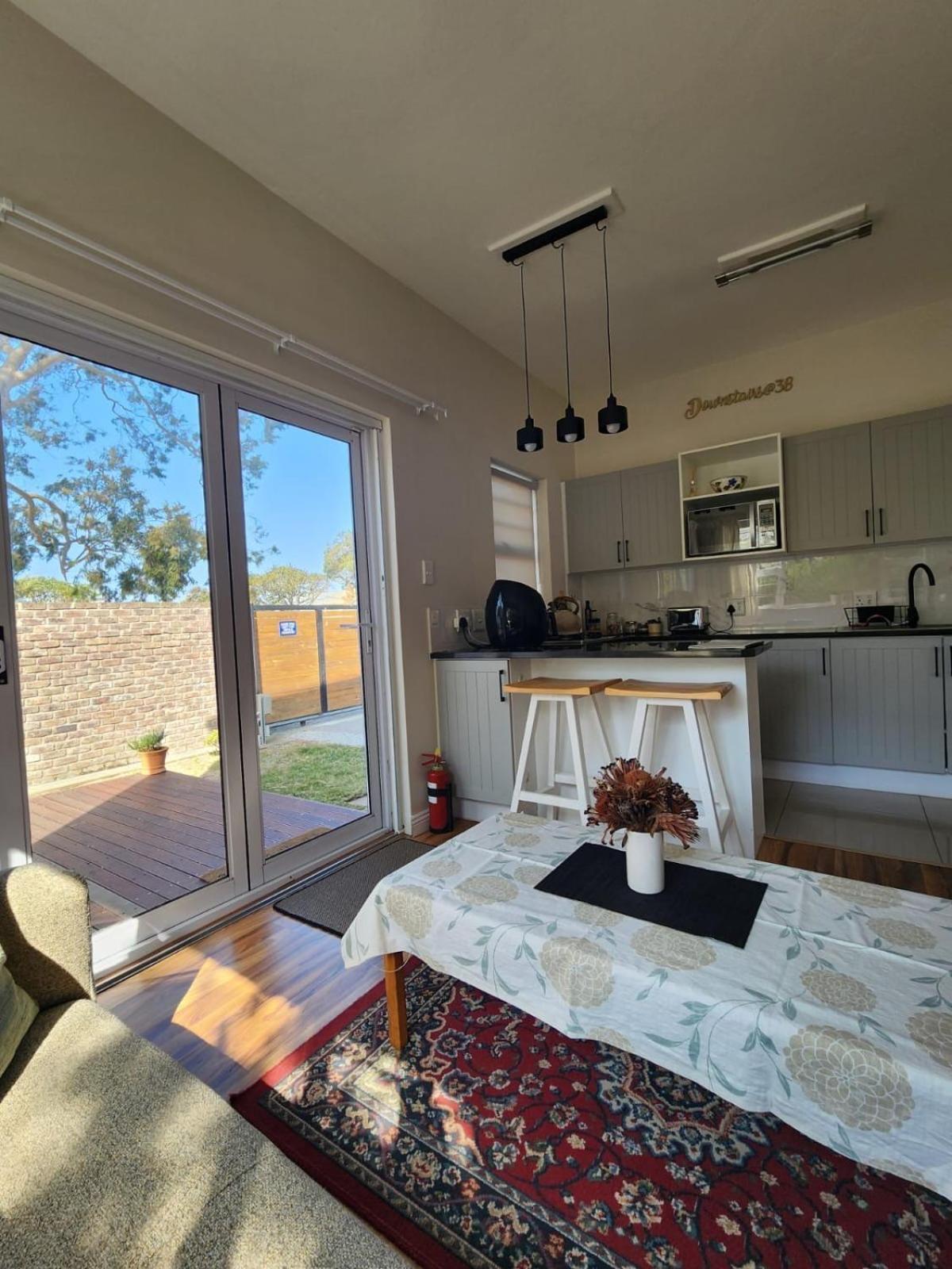 Downstairs @38 Apartment Port Elizabeth Bagian luar foto